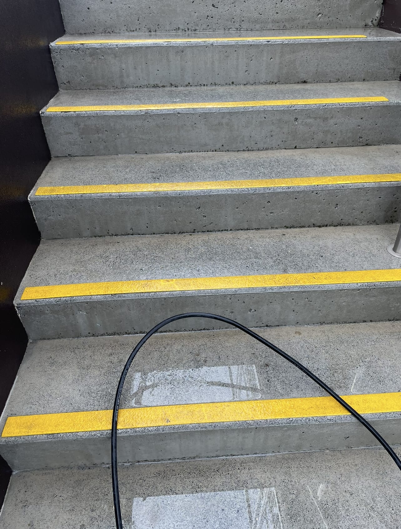 Concrete stairs pressure-cleaned by Cheetah Maintenance